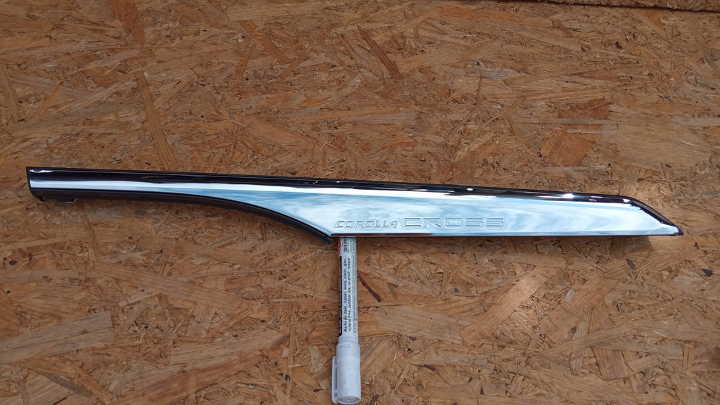 TOYOTA COROLLA CROSS OBERE ZIERLEISTE CHROM LINKS