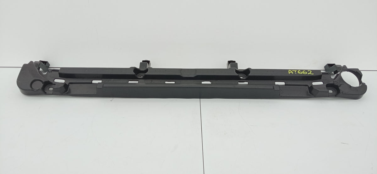 Renault Captur I 17- Guide Bracket Center Rear Bumper P2-RCT2W-2 — photo 4 of 9