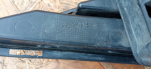Laden Sie das Bild in den Galerie-Viewer, OPEL CORSA E 14- BLENDE GRILL UNTEN STOSSSTANGE VORNE 13432002