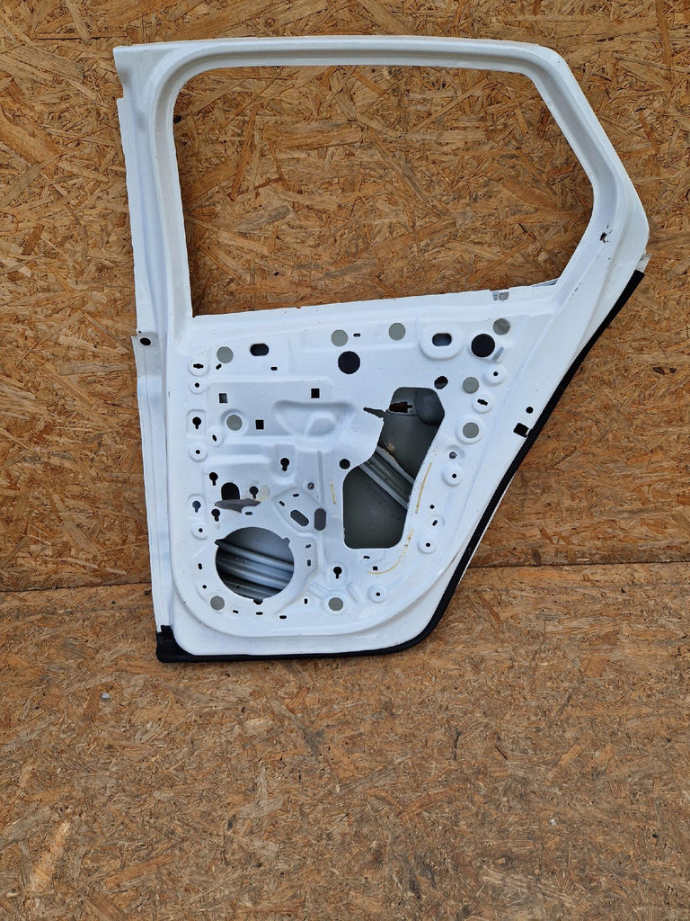OPEL CORSA F- DRZWI PRAWY TYŁ TYLNE