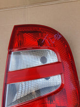 Załaduj zdjęcie do przeglądarki galerii, SKODA FABIA HB 99-04 LAMPA TYŁ TYLNA PRAWA ZSB6Y6945096B 6Y6945112B