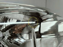 Laden Sie das Bild in den Galerie-Viewer, Suzuki Swift MK8 17- LAMPA PRAWA PRZÓD PRZEDNIA ZWYKŁA STANLEY W2962