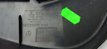 Laden Sie das Bild in den Galerie-Viewer, MERCEDES C-KLASSE W205 14- RAHMEN LEISTE TÜR SCHEIBE HINTEN LINKS A2057370371