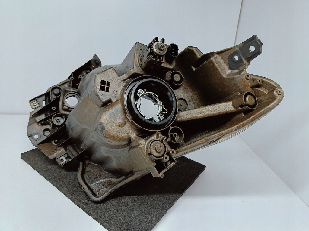 Suzuki Swift MK8 17- LAMPA PRAWA PRZÓD PRZEDNIA ZWYKŁA STANLEY W2962