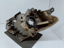 Laden Sie das Bild in den Galerie-Viewer, Suzuki Swift MK8 17- LAMPA PRAWA PRZÓD PRZEDNIA ZWYKŁA STANLEY W2962