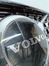 Load image into Gallery viewer, VOLVO XC40 LIFT R-DESIGN 22- ATRAPA GRILL KRATKA ZDERZAKA PRZÓD 32291466
