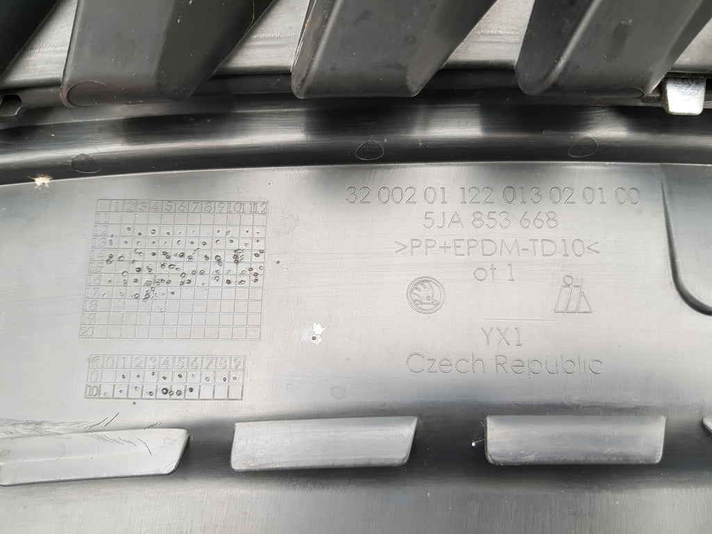 SKODA RAPID 12- ATRAPA GRILL KRATKA ZDERZAKA PRZEDNIEGO CHROM 5JA853668