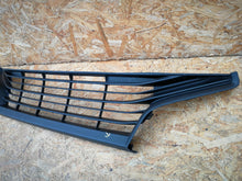 Laden Sie das Bild in den Galerie-Viewer, TOYOTA YARIS IV P21 19- UNTERER GRILL STOSSFÄNGER VORNE 53112-K0010