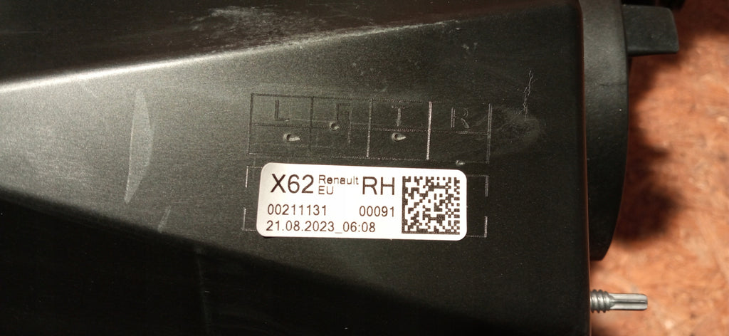 RENAULT MASTER 19- LAMPA PRAWA PRZÓD PRAWA PRZEDNIA NOWA OE 260105567R