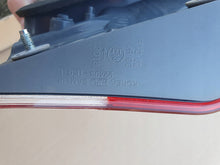 Załaduj zdjęcie do przeglądarki galerii, HYUNDAI IX20 LAMPA LEWA TYŁ TYLNA EU 92403-1KO 10-