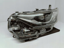 Laden Sie das Bild in den Galerie-Viewer, Toyota Auris II LIFT E18 15- LAMPA LEWA PRZÓD FULL LED EU 81150-02K60