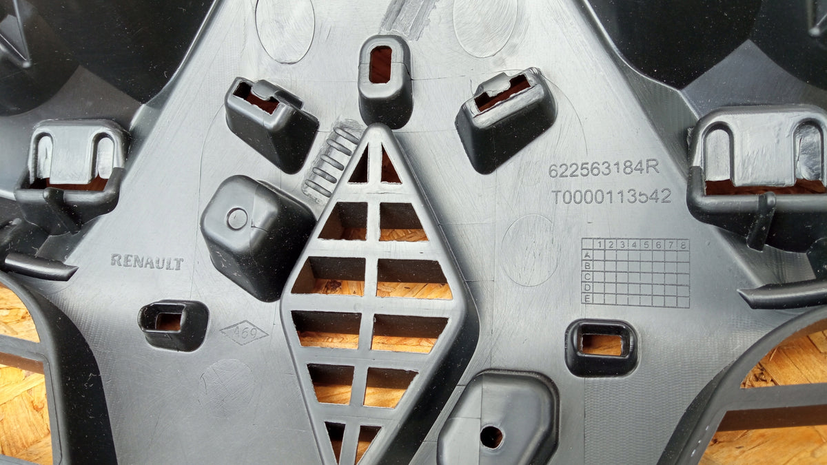 Renault Clio 4 IV 11-Calandre Grille Centrale Calandre — photo 7 sur 8