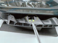 Laden Sie das Bild in den Galerie-Viewer, Tesla Model 3 FACELIFT Y 20- SCHEINWERFER RECHTS VORNE VOLL-LED 1514953-00-D