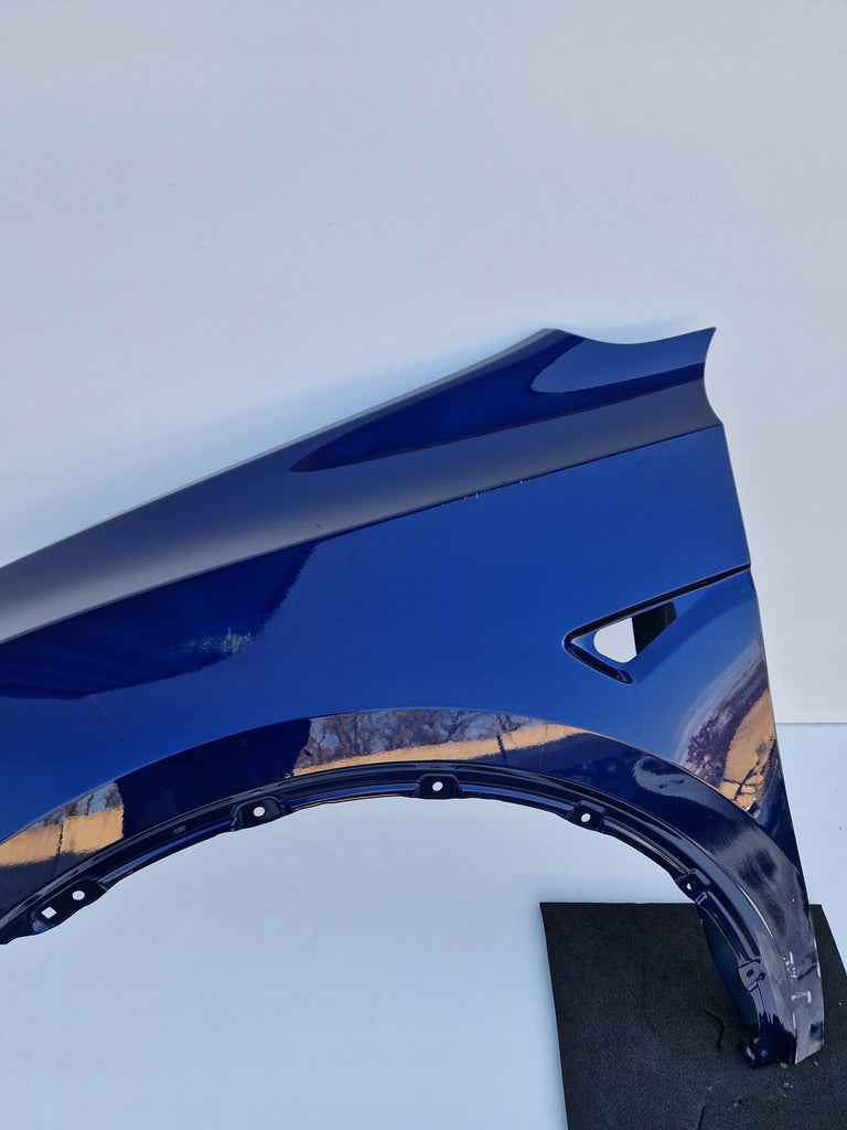 TESLA MODEL Y MY 20 - BŁOTNIK LEWY PRZÓD LEWY PRZEDNI 1493481-00-C