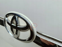Load image into Gallery viewer, Toyota Avensis T27 LIFT 15- LISTWA BLENDA KLAPY BAGAŻNIKA TYŁ 76811-05140