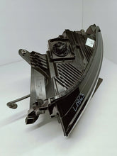 Laden Sie das Bild in den Galerie-Viewer, Skoda Enyaq iV 20- SCHEINWERFER LINKS VORNE VOLL LED CRYSTAL 5LB941015A