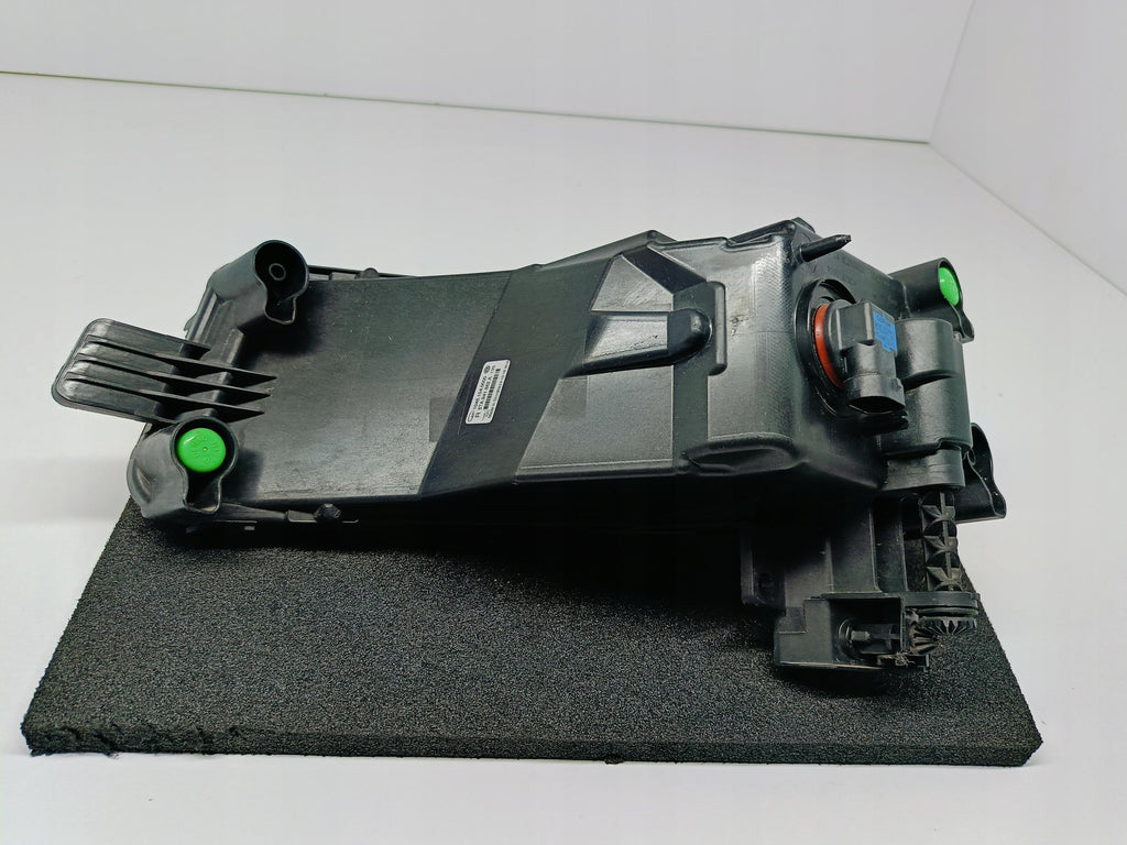 VOLKSWAGEN TOURAN II 15- REFLEKTOR HALOGEN PRZECIWMGŁOWY PRAWY 5TA941662A