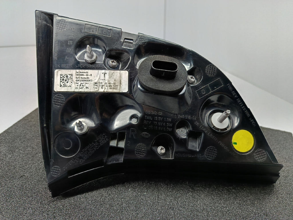 TESLA 3 III LIFT Y MY 20- HECKKLAPPENLEUCHTE RECHTS HINTEN LED 1502089-00-B
