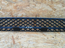 Load image into Gallery viewer, MERCEDES SPRINTER W906 06- KRATKA ATRAPA GRILL ZDERZAKA PRZÓD A9068850053