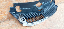 Laden Sie das Bild in den Galerie-Viewer, SKODA RAPID 12- KÜHLERGRILL GITTER STOßSTANGENGRILL VORNE CHROM 5JA853668