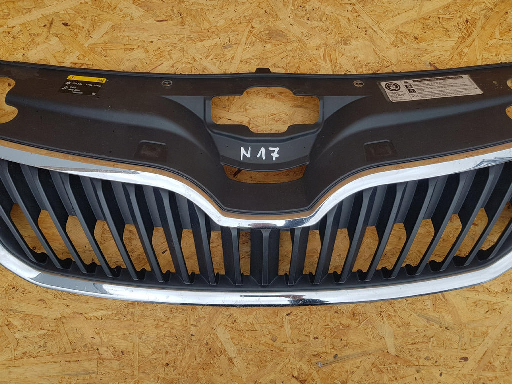 SKODA RAPID 12- KÜHLERGRILL GITTER STOSSSTANGE VORNE 5JA853668