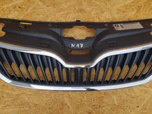Laden Sie das Bild in den Galerie-Viewer, SKODA RAPID 12- KÜHLERGRILL GITTER STOSSSTANGE VORNE 5JA853668