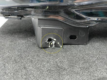 Laden Sie das Bild in den Galerie-Viewer, TESLA MODEL Y MY 20-HALOGEN TAGFAHRLICHT RECHTS NEBELSCHEINWERFER LED 1507933-00-C