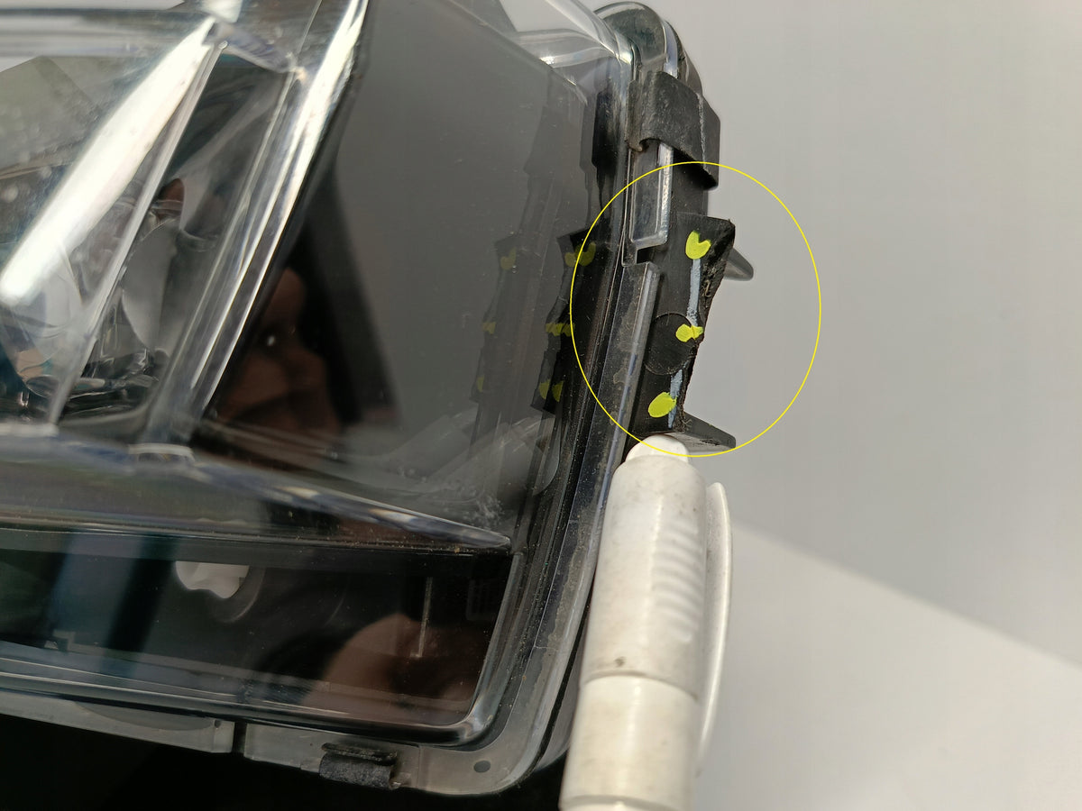Tesla Model 3 M3 17- Halogen DRL Left Light Fog Light LED 1077395-00-C — photo 6 of 15