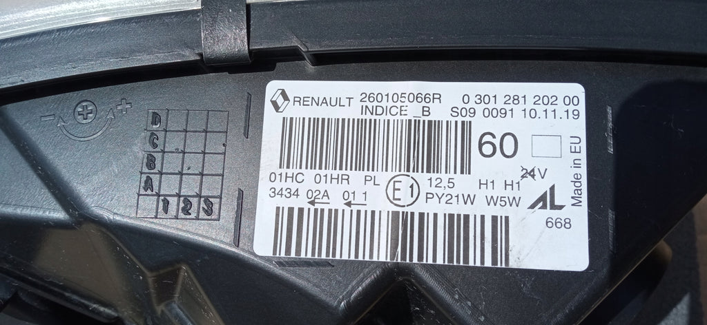 RENAULT CAPTUR I 13- LAMPA REFLEKTOR PRAWY PRZÓD ZWYKŁA H1 260105066R