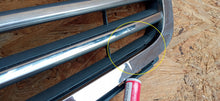 Load image into Gallery viewer, MERCEDES C KLASA W204 07- KRATKA ATRAPA GRILL ZDERZAKA PRZÓD A2048801283