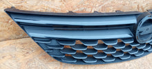 Load image into Gallery viewer, OPEL ASTRA K V 15- ATRAPA KRATKA GRILL ZDERZAKA PRZEDNIEGO BLACK 13423640
