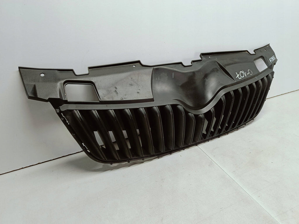 Skoda Fabia II 5J LIFT 10- KÜHLERGRILL STOSSSTANGE VORNE 5J0853668C