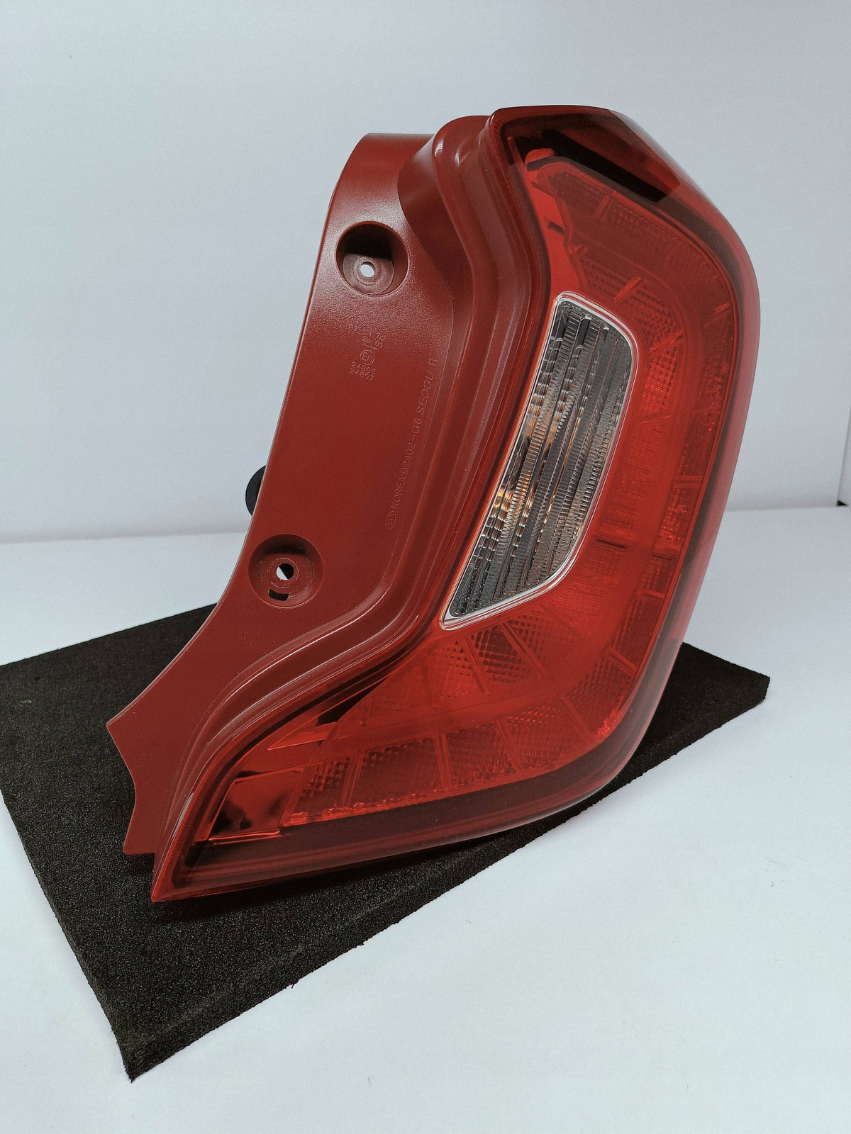 KIA Picanto III 17- Lampa Prawy Tył Prawa Tylna Seogu KIA OE 92402-G6 — zdjęcie 4 z 14