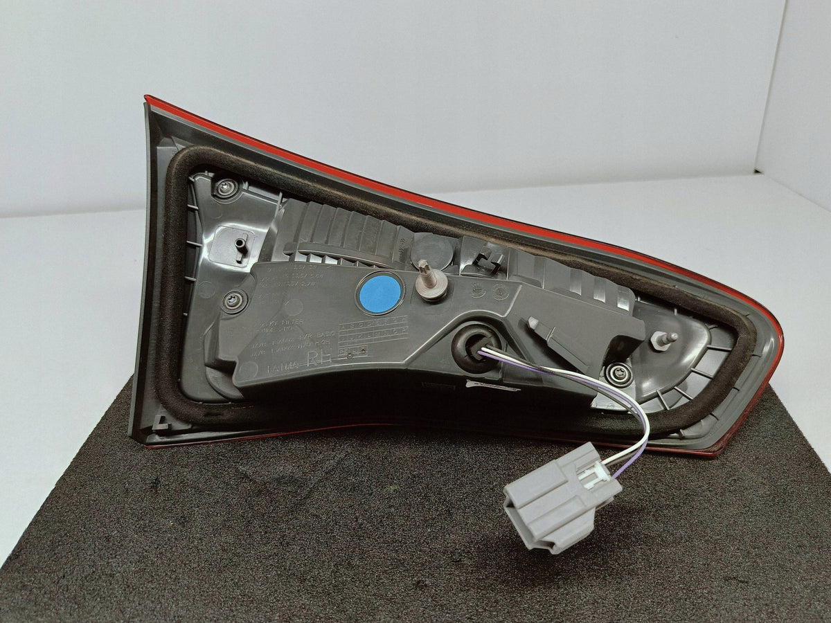 Ford Focus MK4 IV Kombi 18- Lampa Klapy Bagażnika Prawa Tył JX7B-13A602-Hc — zdjęcie 9 z 14