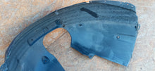 Laden Sie das Bild in den Galerie-Viewer, AUDI A3 8V5 13- RADKASTEN VORNE LINKS 8V5821171