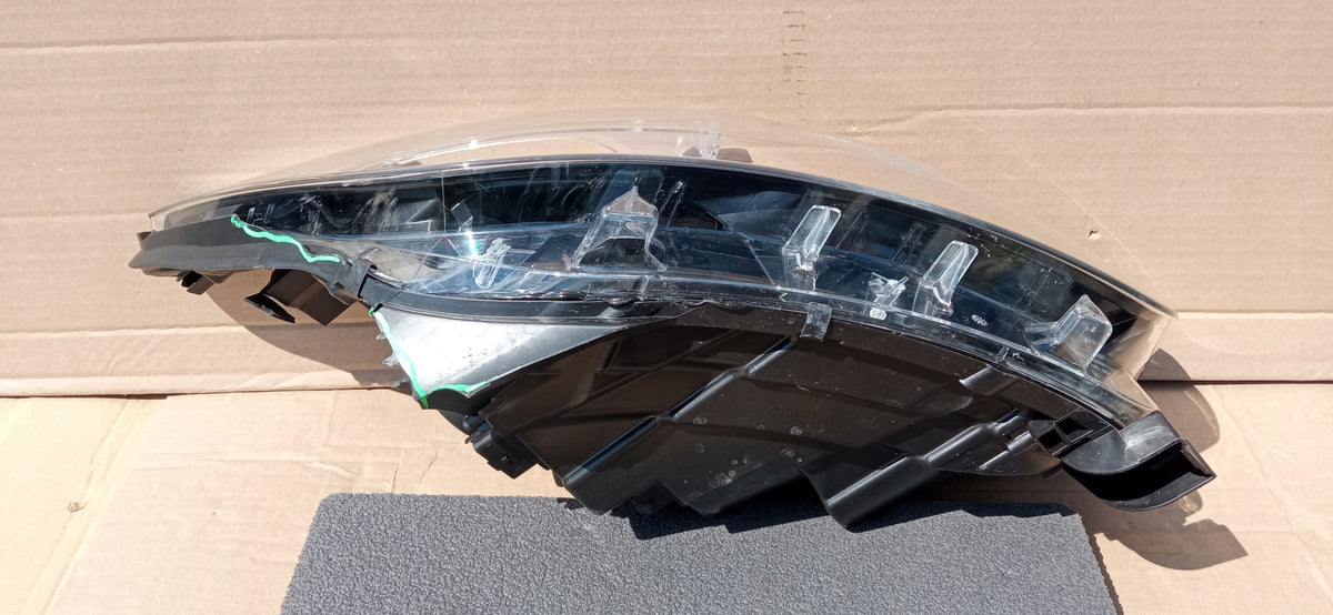 Renault Captur I 13- Lampa Reflektor Prawy Przód Zwykła H1 260105066R — zdjęcie 7 z 16