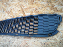Laden Sie das Bild in den Galerie-Viewer, MINI COOPER S R56 R57 06- ATTRAPPE GRILL UNTEN STOSSSTANGE VORNE 2751286