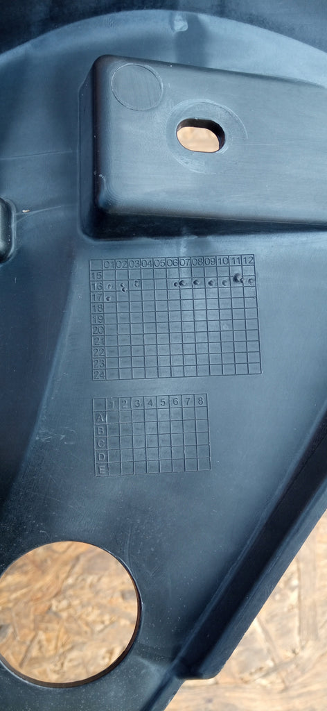 PEUGEOT 3008 II 16- KRATKA WZMOCNIENIE GÓRNE STELAŻ GRILLA 9814278877