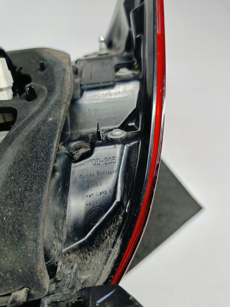TOYOTA YARIS III LIFT 17- LAMPA LEWY TYŁ LEWA TYLNA ZWYKŁA KOITO 0D-203