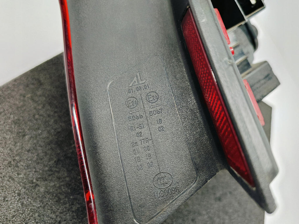 AUDI A3 SPORTBACK 8V 13- LAMPA LEWY TYŁ LEWA TYLNA 8V4945095