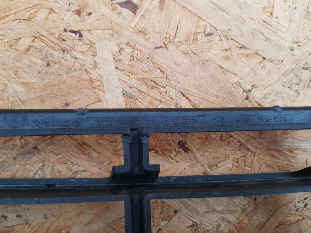 VOLVO XC60 LIFT 14- KÜHLERGRILL MIT PDC 31323775