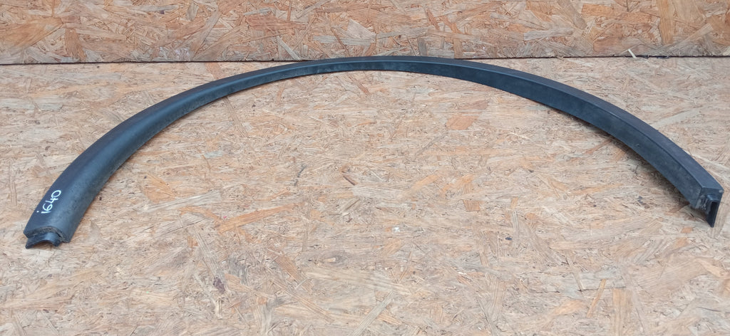TESLA MODEL Y 22- KOTFLÜGELLEISTE HINTEN RECHTS 1683866-00-A