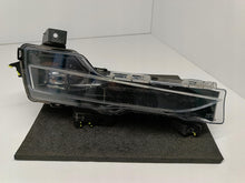 Laden Sie das Bild in den Galerie-Viewer, TESLA 3 LIFT Y 20- NEBELSCHEINWERFER RECHTS LED TAGFAHRLICHT 1624798-00-A