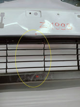 Laden Sie das Bild in den Galerie-Viewer, Toyota Yaris Cross 20- STOSSSTANGE VORNE 52119-0DC20
