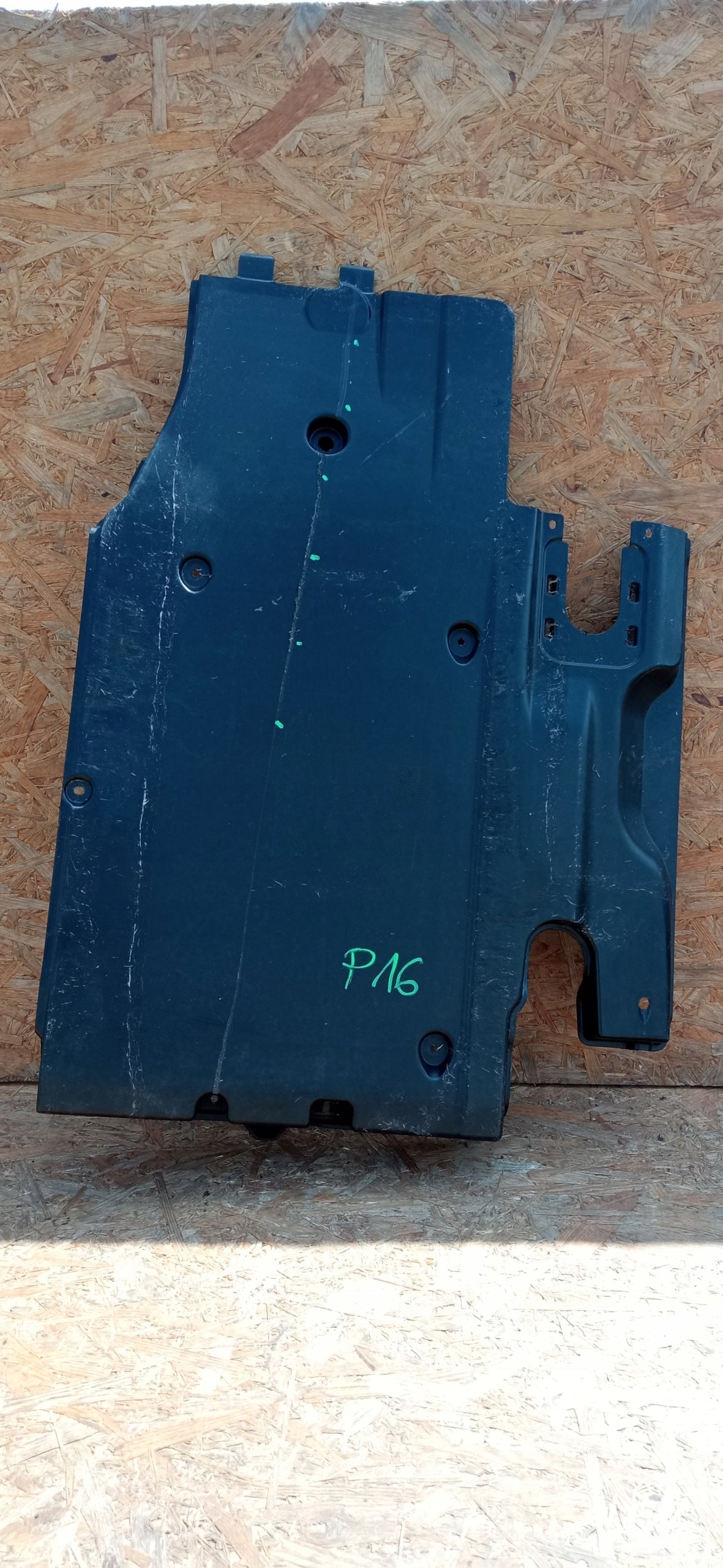 Passat B8 Superb III 15- Plate Protective Left Cover Podwozia 3Q0825101E — photo 1 of 10