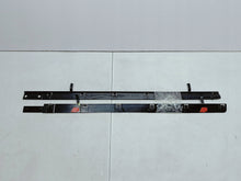 Laden Sie das Bild in den Galerie-Viewer, Volvo XC90 GLEITSTÜCK HALTER HAK BEFESTIGUNG TRÄGER SCHWELLER RECHTS 31253252