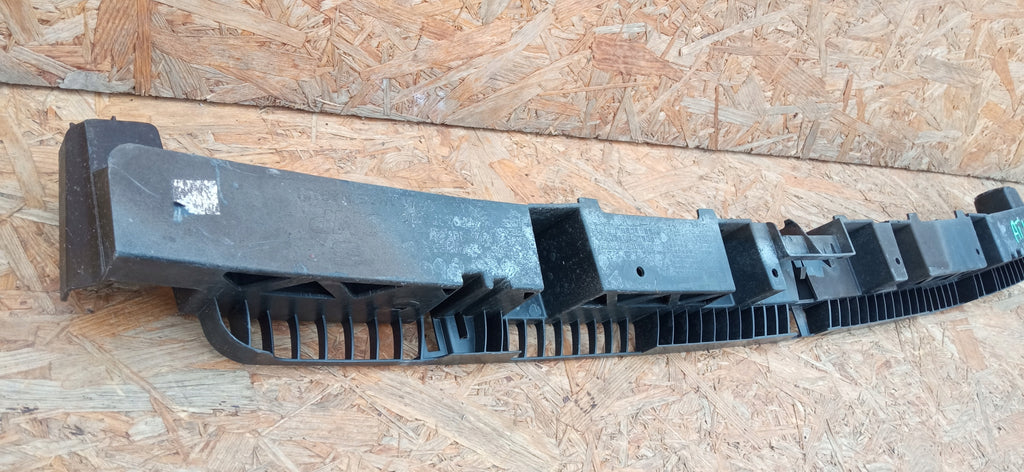 SEAT ARONA 17- ŚLIZG WSPORNIK ŚRODKOWY ZDERZAKA TYŁ 6F9807863C