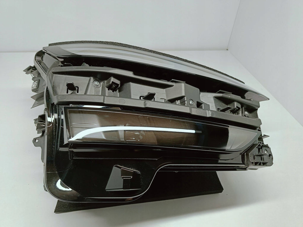 Tesla Model Y Juniper 25- LAMPA PRAWA PRZÓD FULL LED EU 1918351-00-D