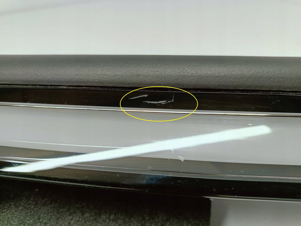 Tesla Model Y Juniper 25- LED-Leuchtenleiste Stoßfänger vorn 2038294-00-E