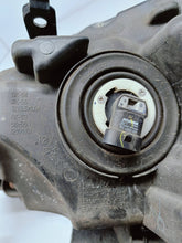 Load image into Gallery viewer, TOYOTA HILUX VIII 8 15-LAMPA REFLEKTOR PRAWY PRZÓD SOCZEWKA LED KOITO 0K-56
